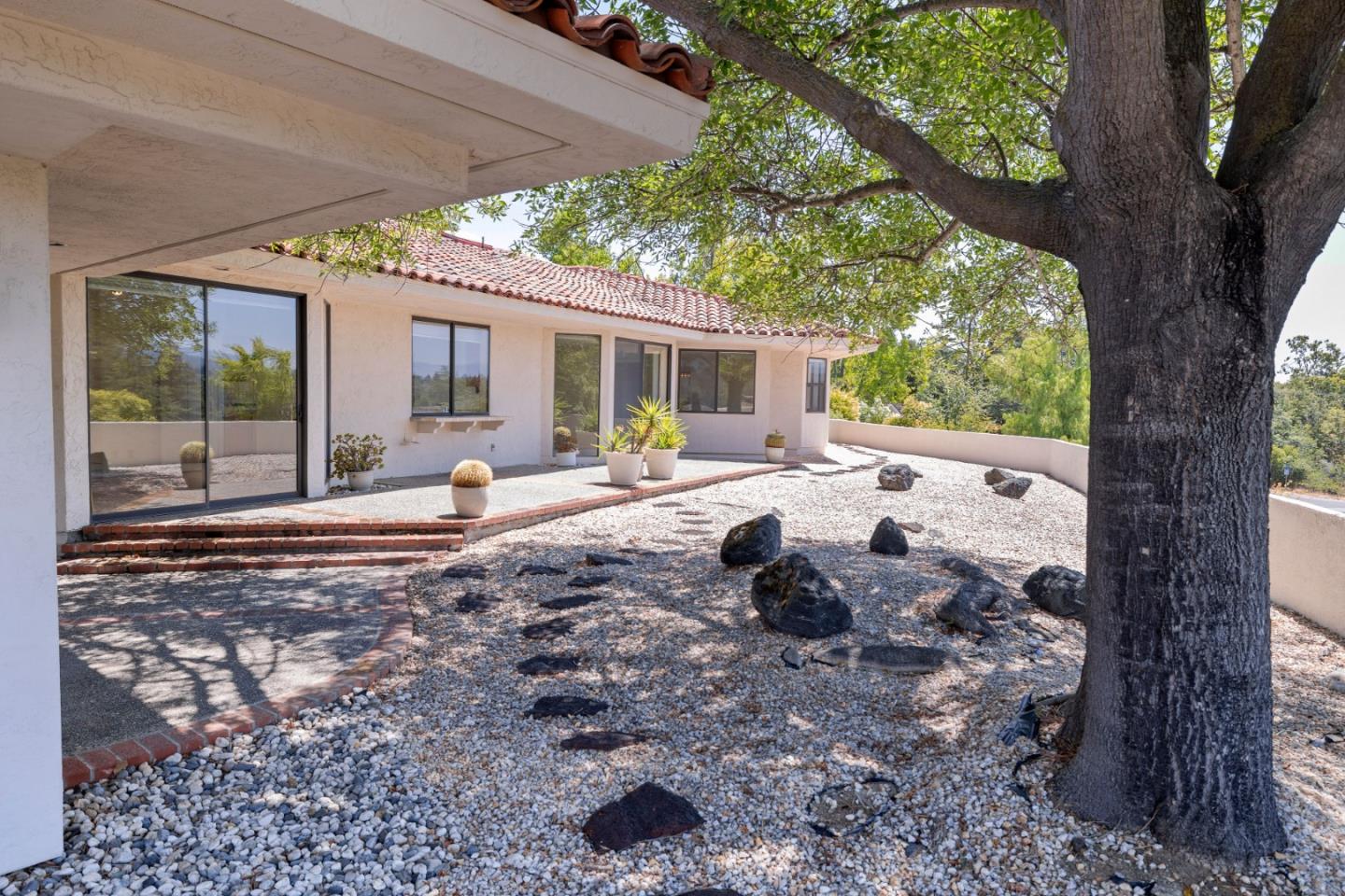 1091 Valley View Court