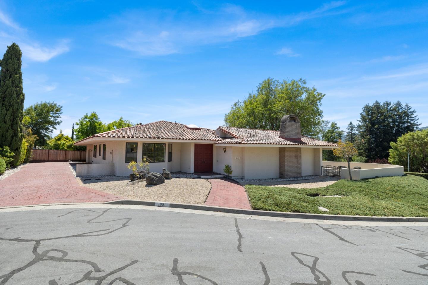 1091 Valley View Court