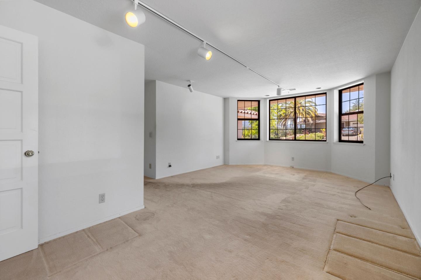 1091 Valley View Court