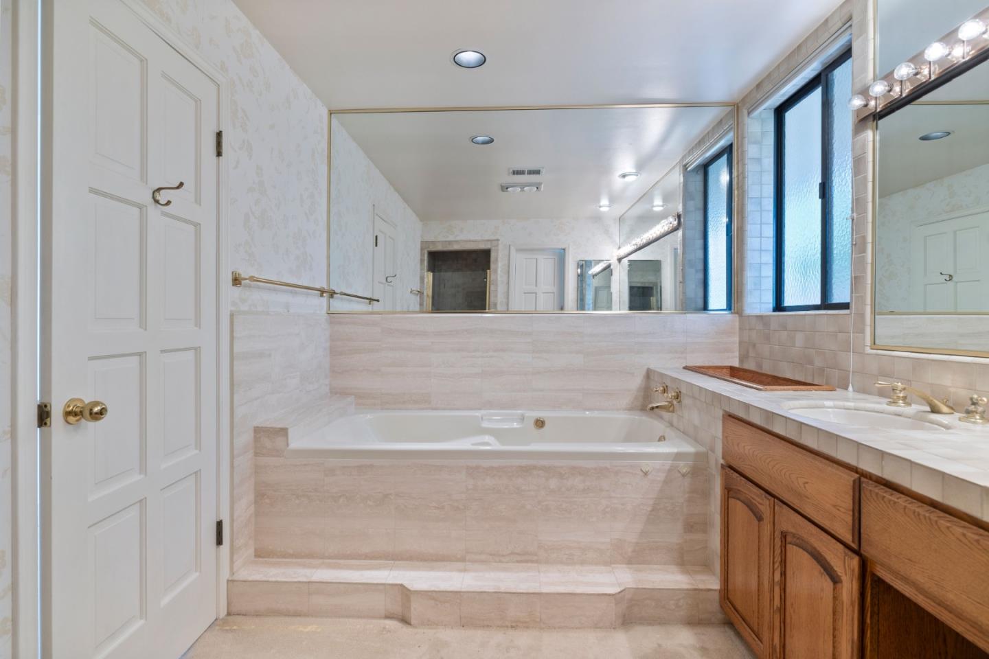 1091 Valley View Court