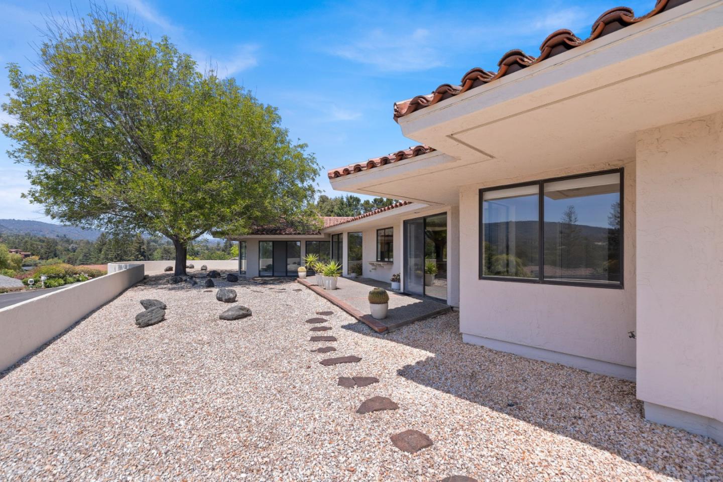 1091 Valley View Court