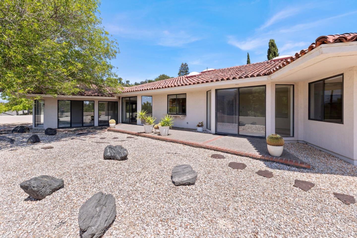 1091 Valley View Court