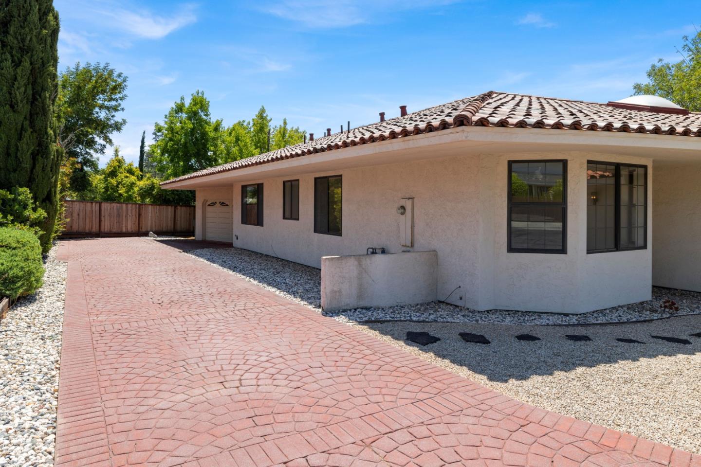 1091 Valley View Court