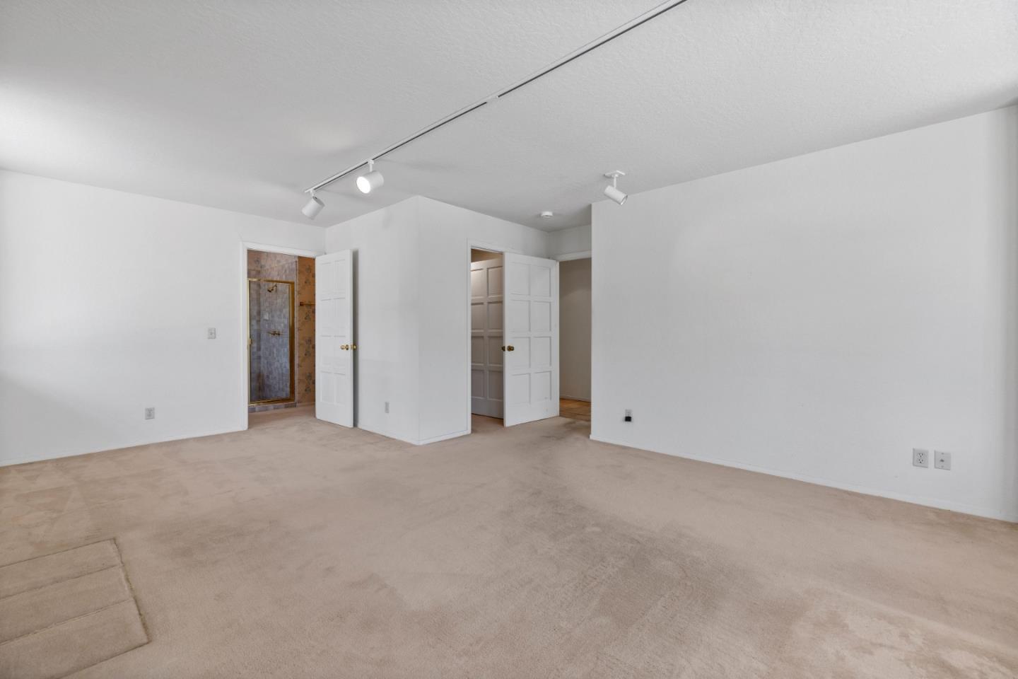 1091 Valley View Court