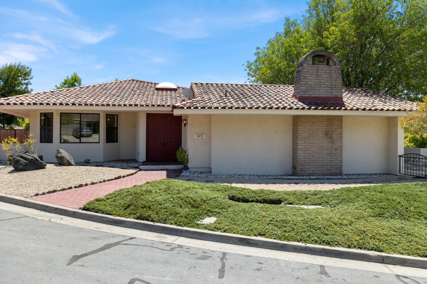 1091 Valley View Court