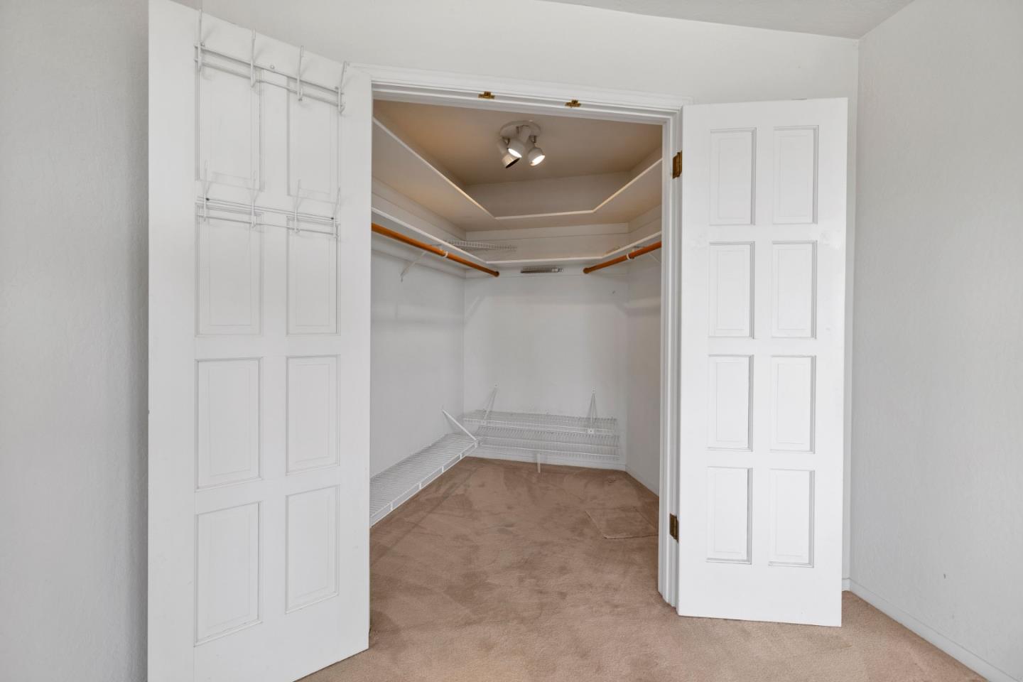 1091 Valley View Court