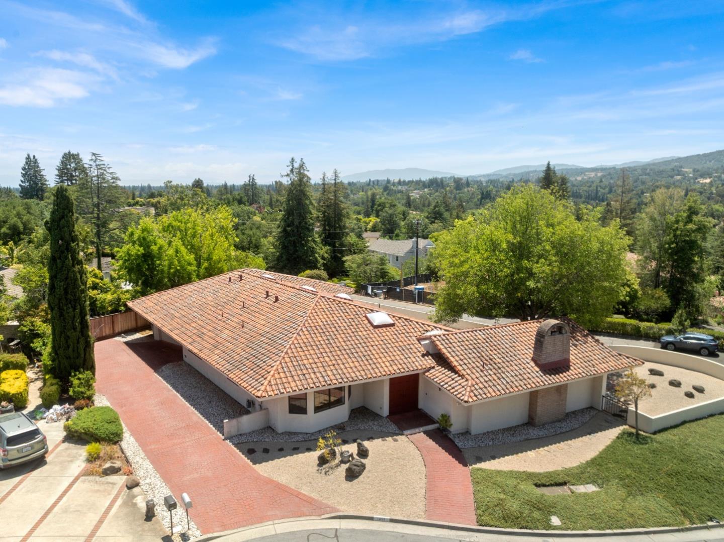 1091 Valley View Court