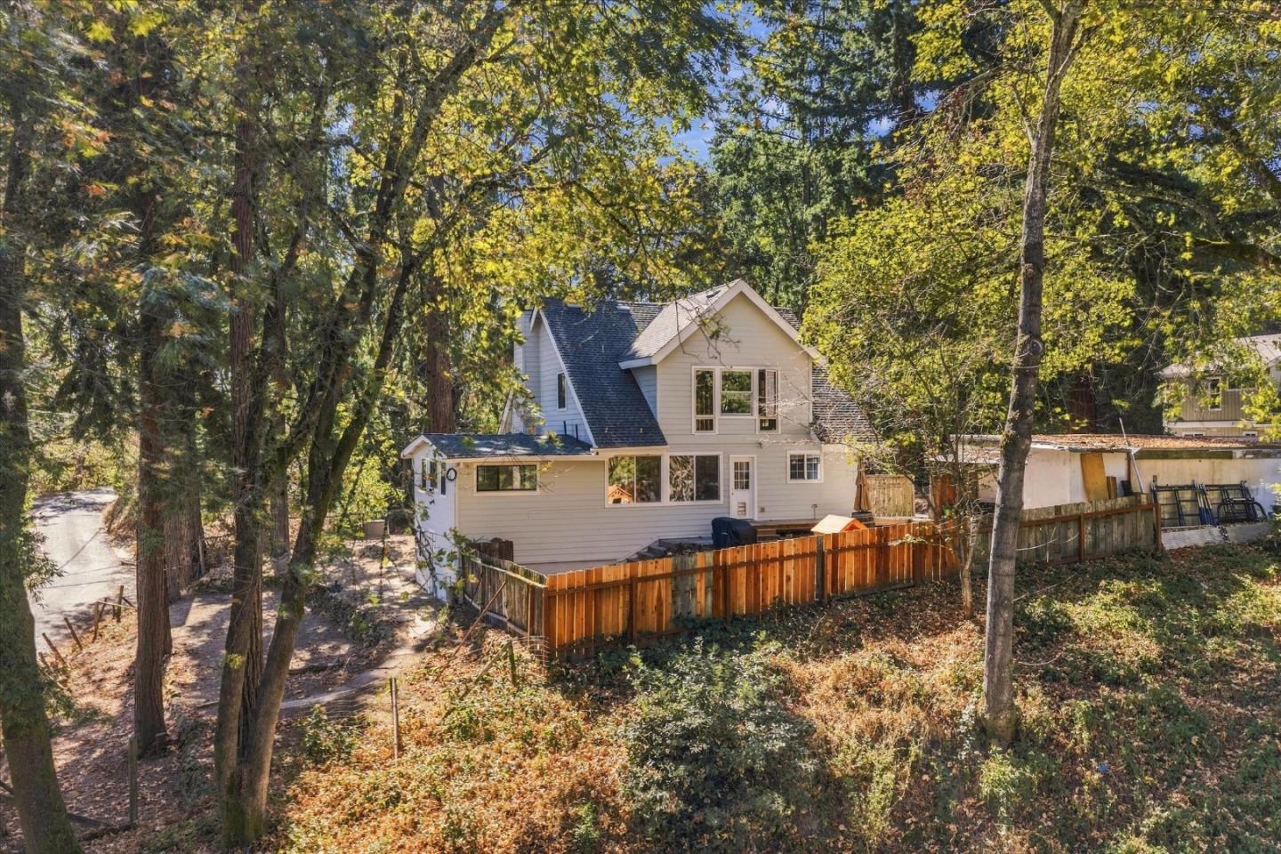 18143 Gloria CT