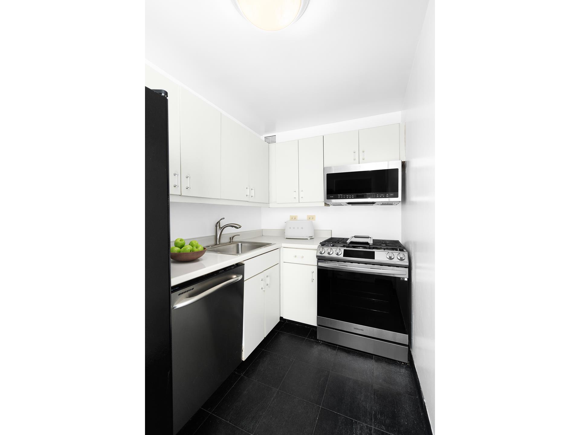 43 W 61ST Street 16K