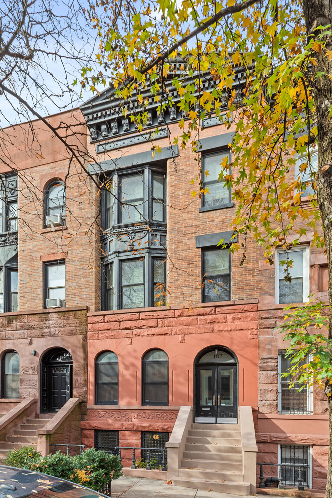 107 MANHATTAN Avenue 1