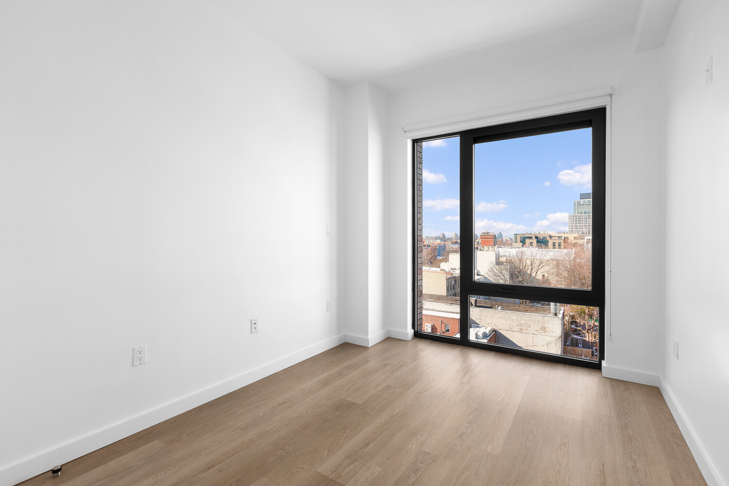 527 GRAND Avenue 703