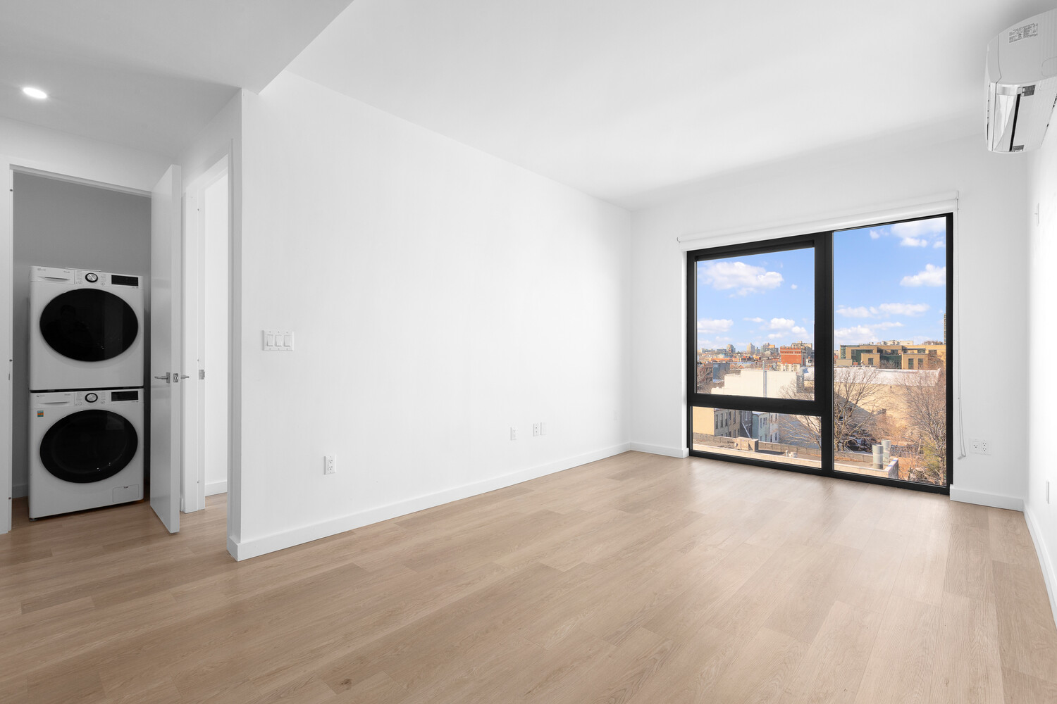 527 GRAND Avenue 703