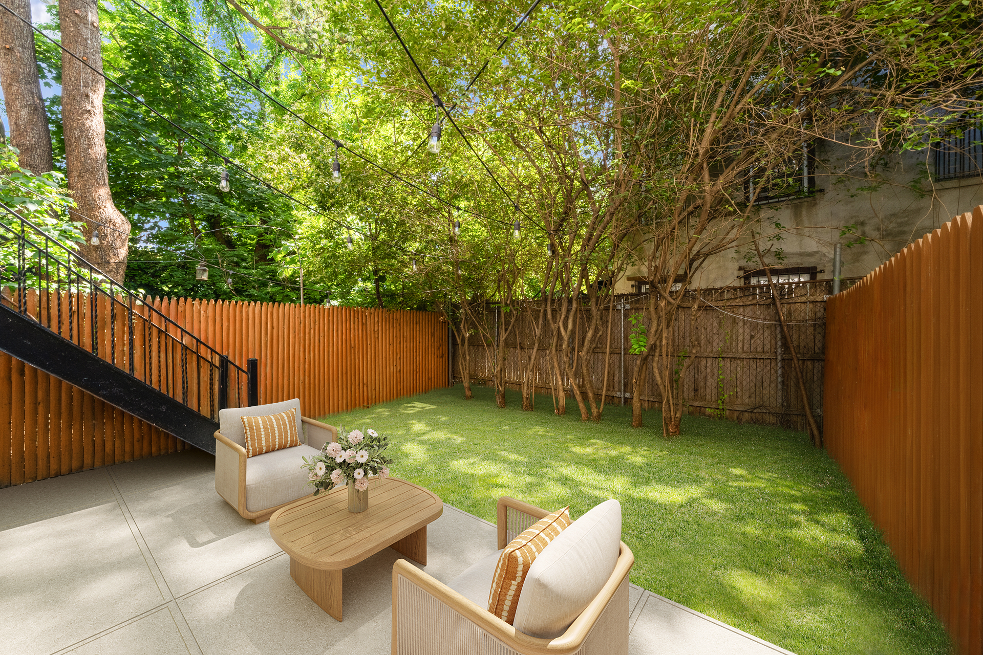 438 LEWIS Avenue