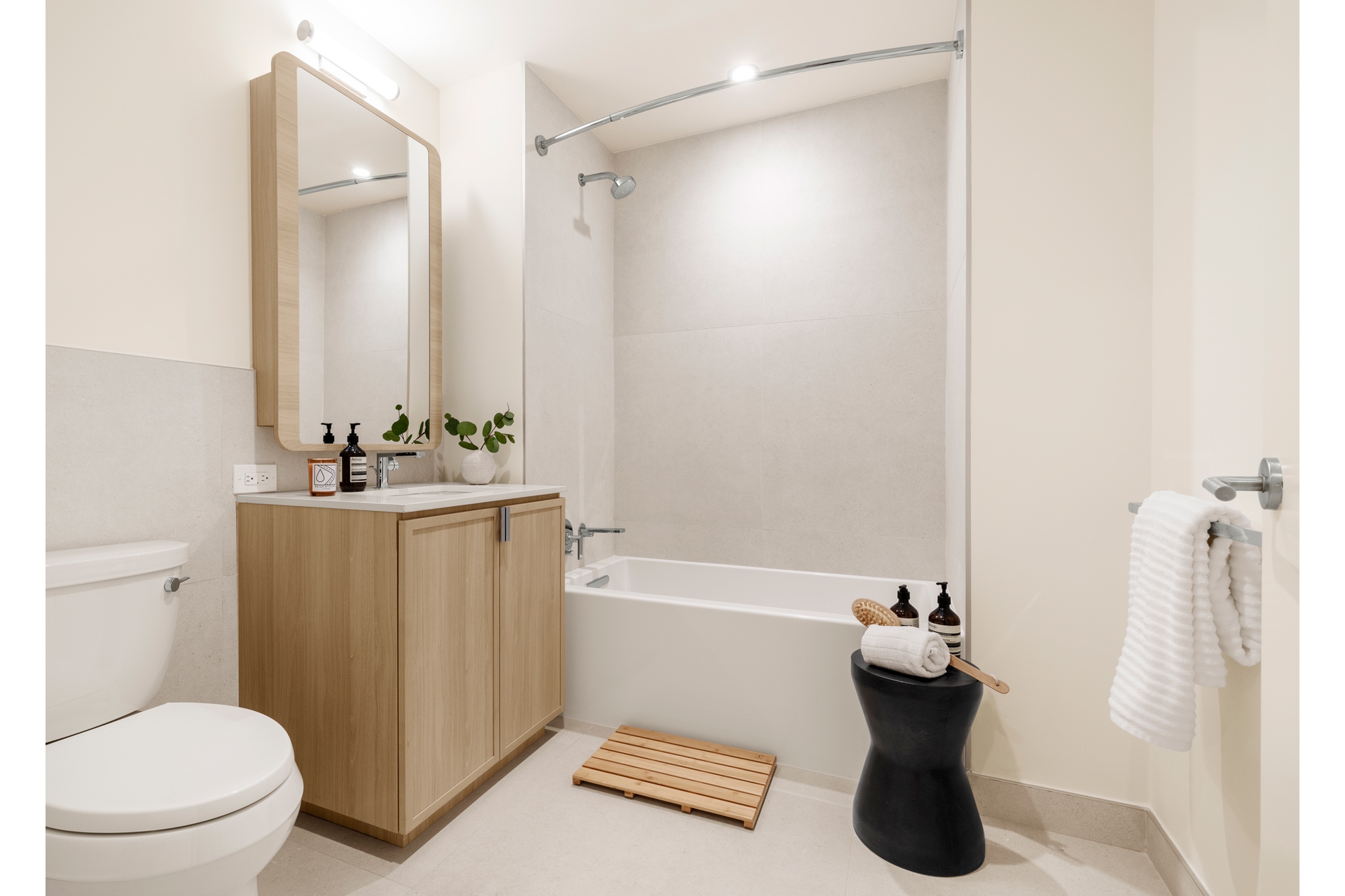 280 W 24TH Street 8O