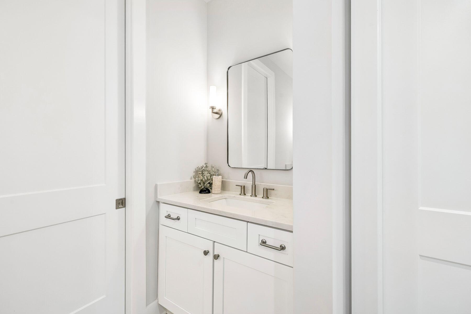 39 W Captain Fritz Way