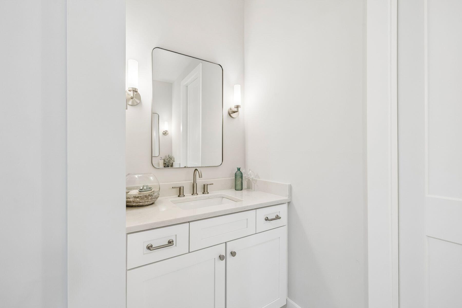 39 W Captain Fritz Way