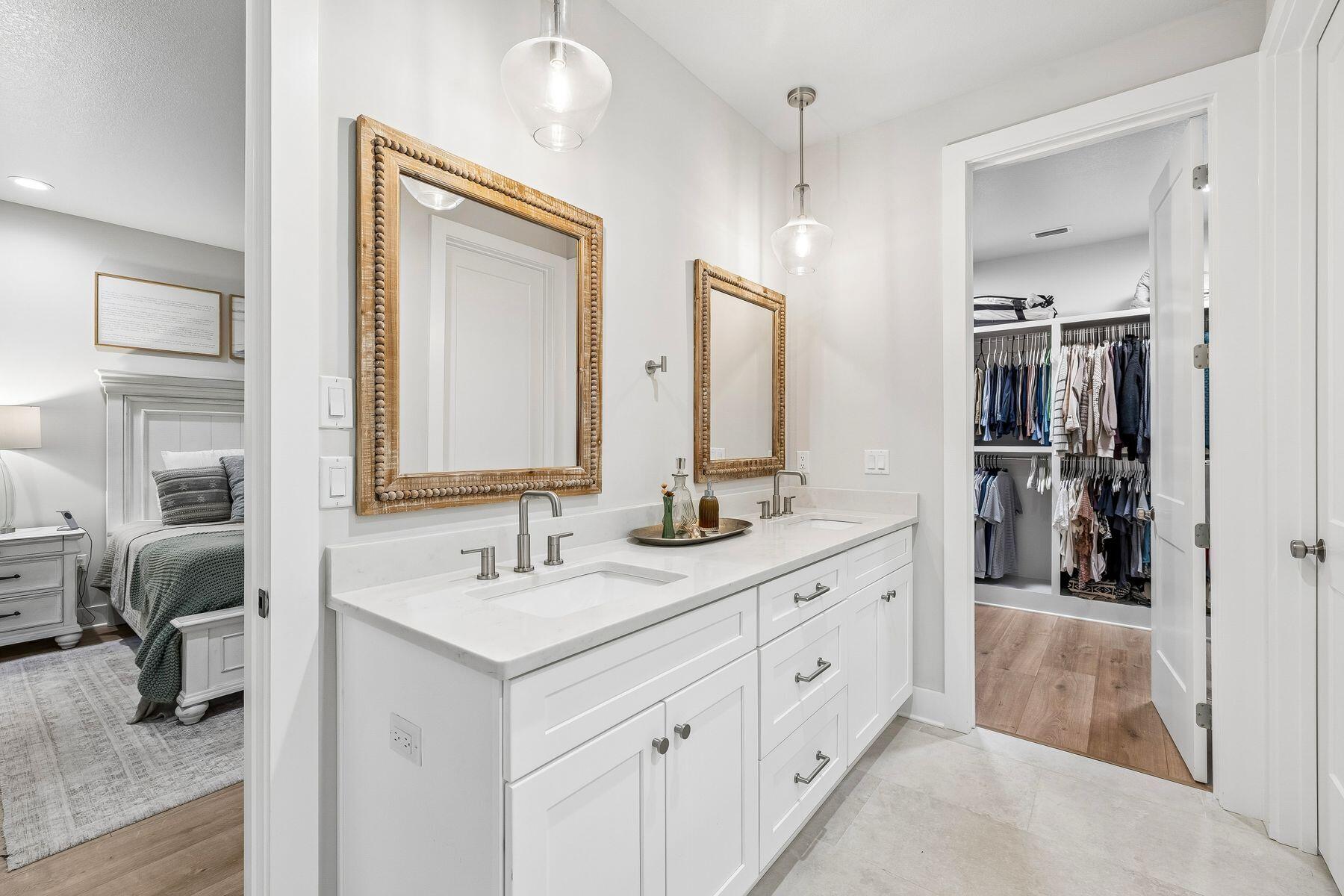 39 W Captain Fritz Way