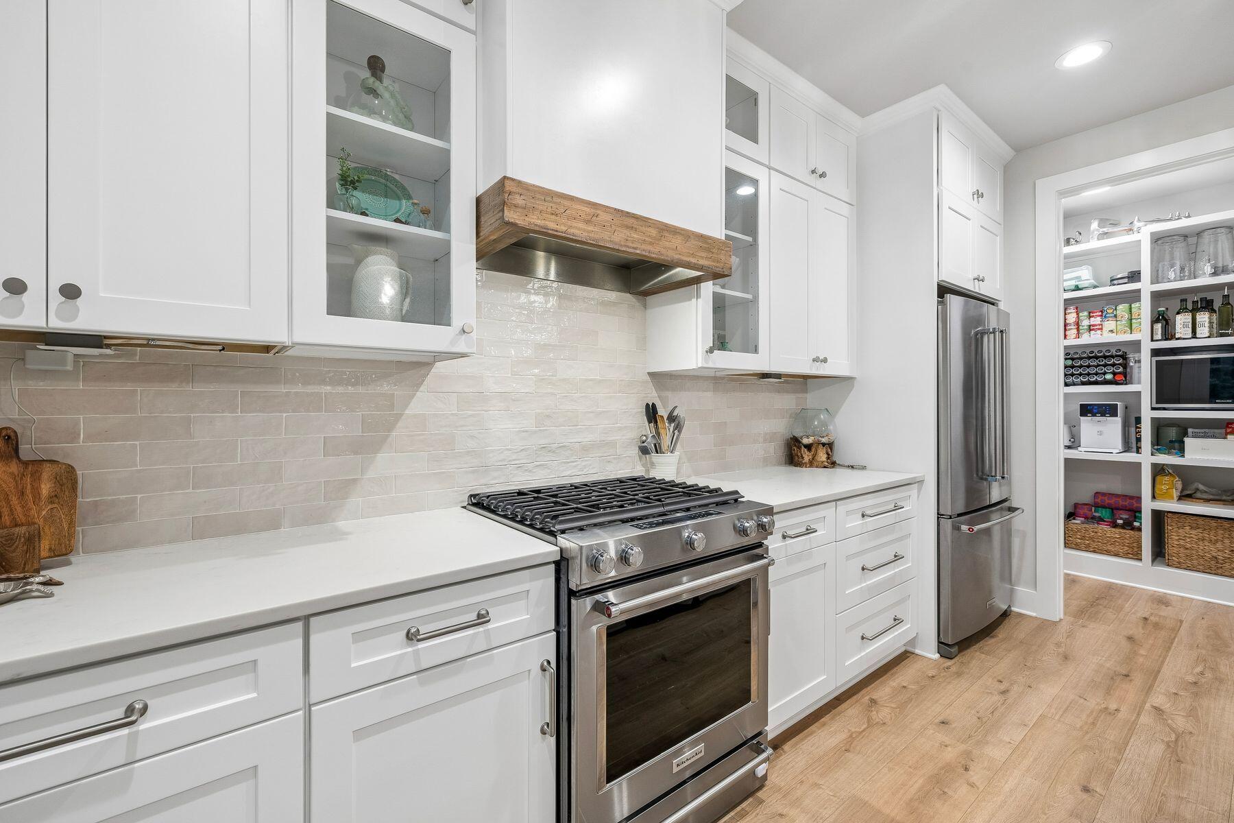 39 W Captain Fritz Way