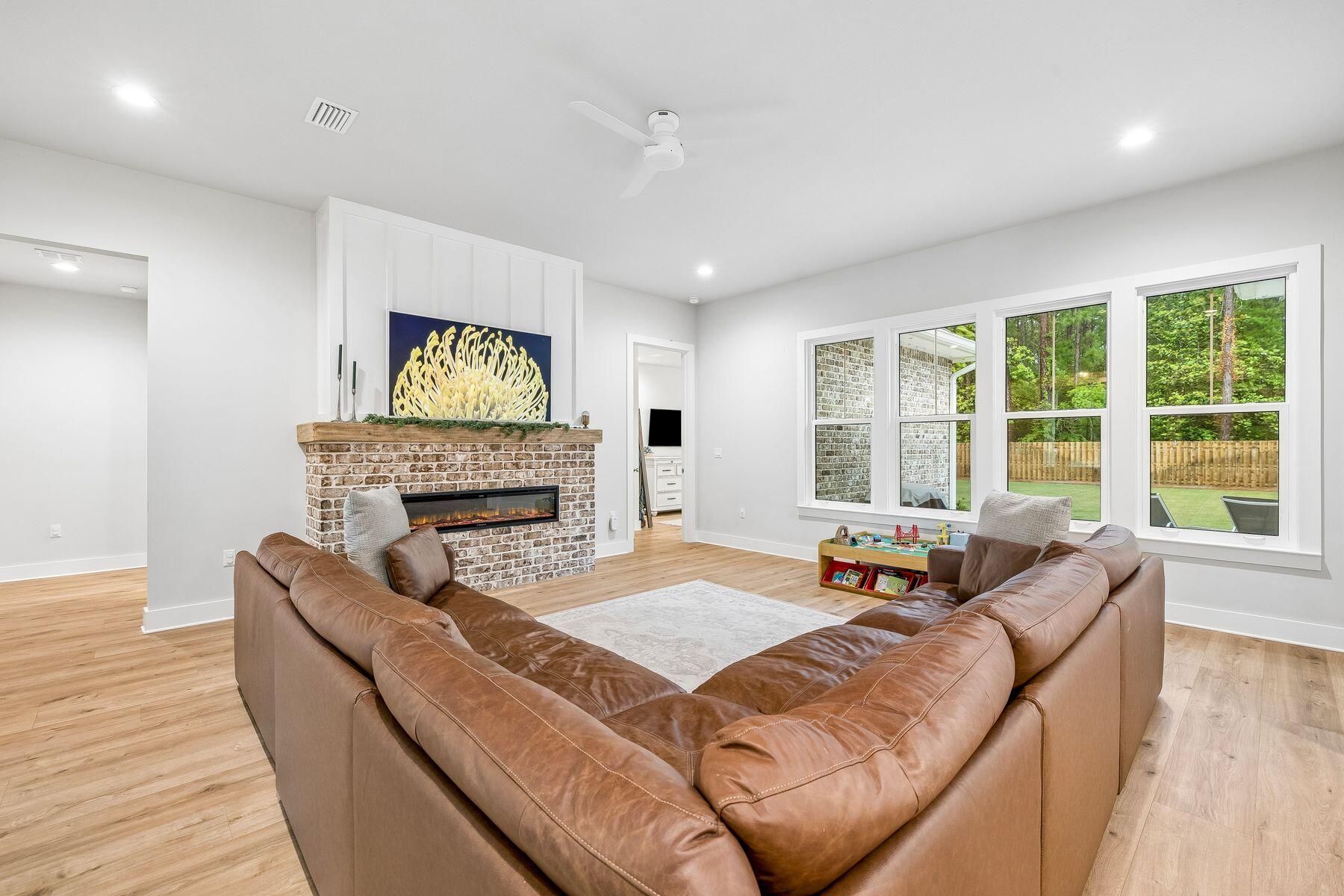 39 W Captain Fritz Way
