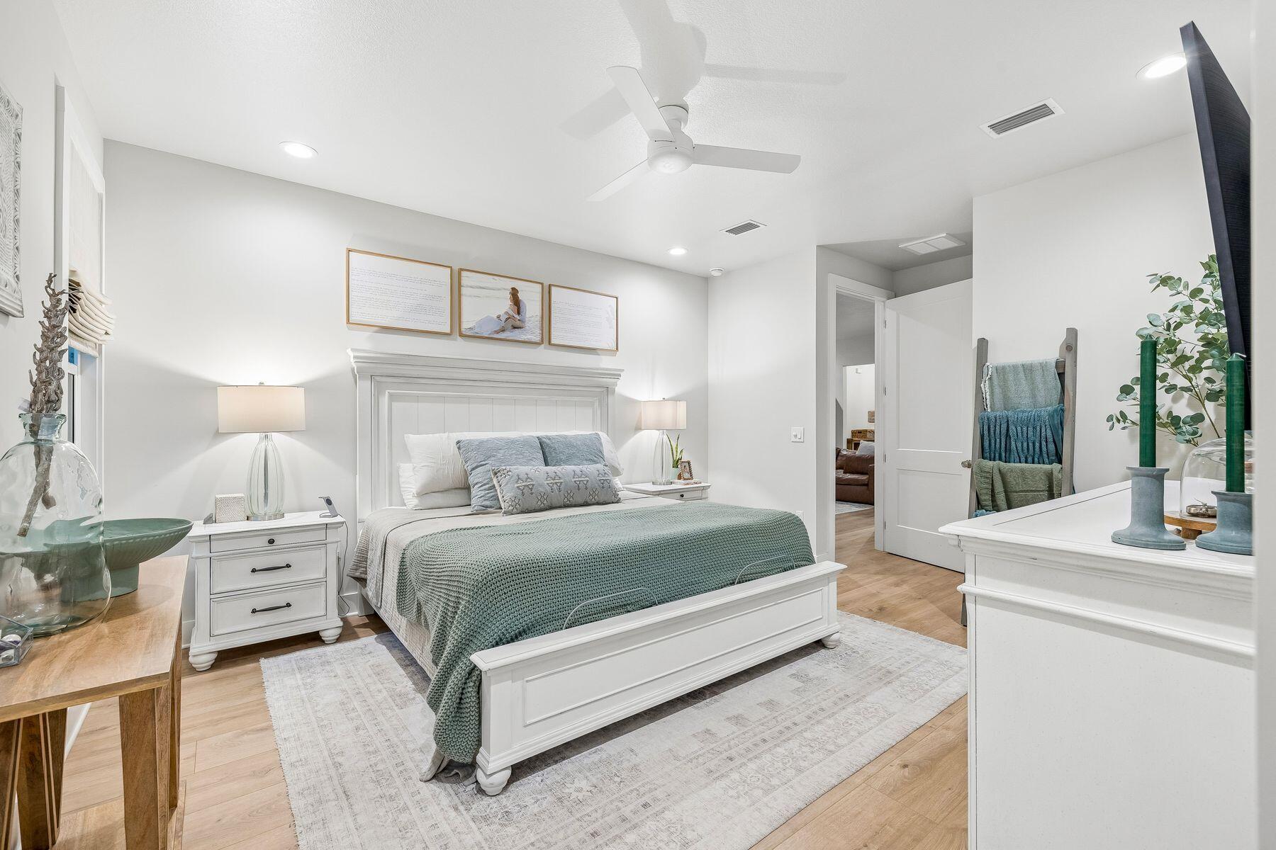 39 W Captain Fritz Way