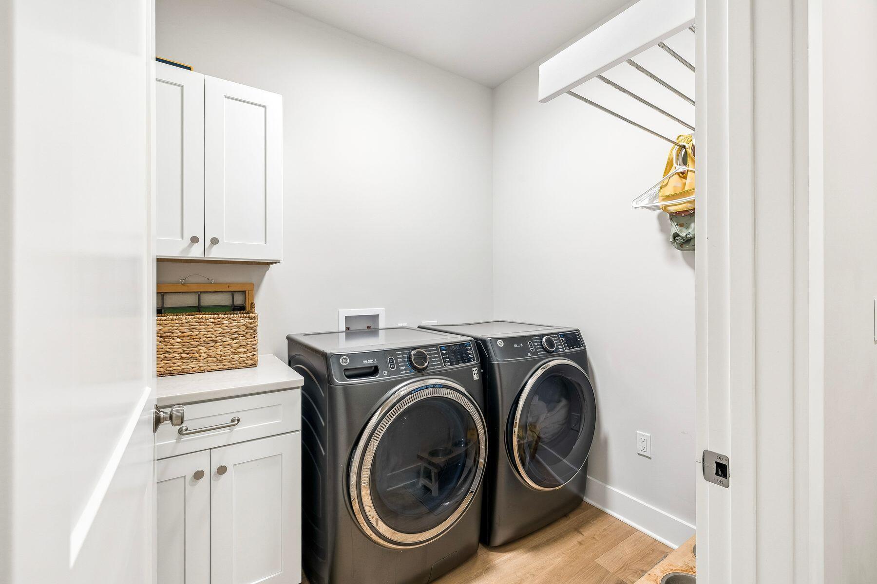 39 W Captain Fritz Way