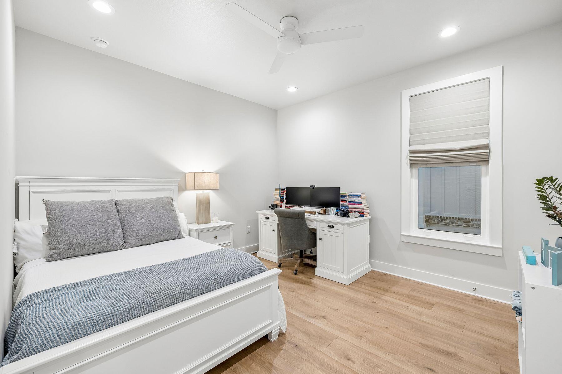 39 W Captain Fritz Way