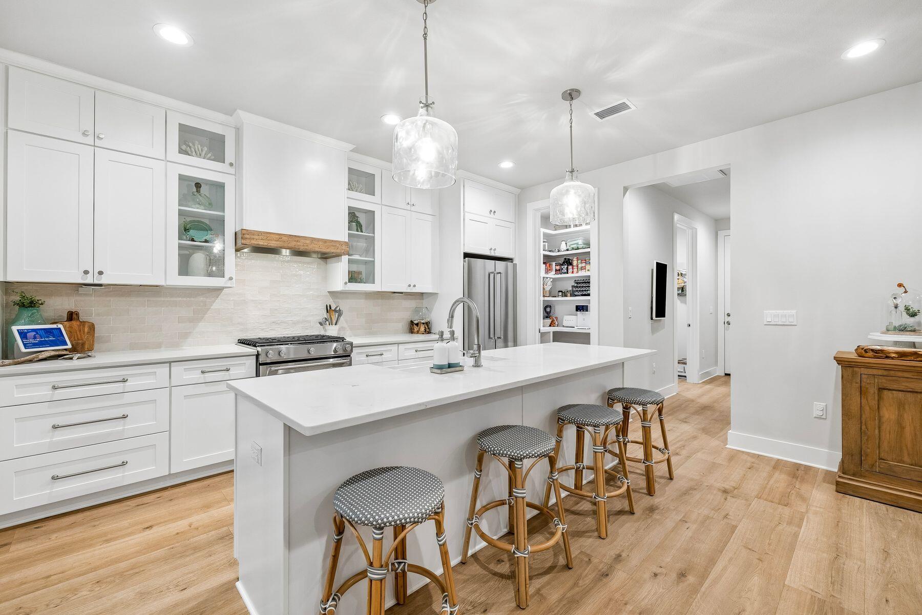 39 W Captain Fritz Way