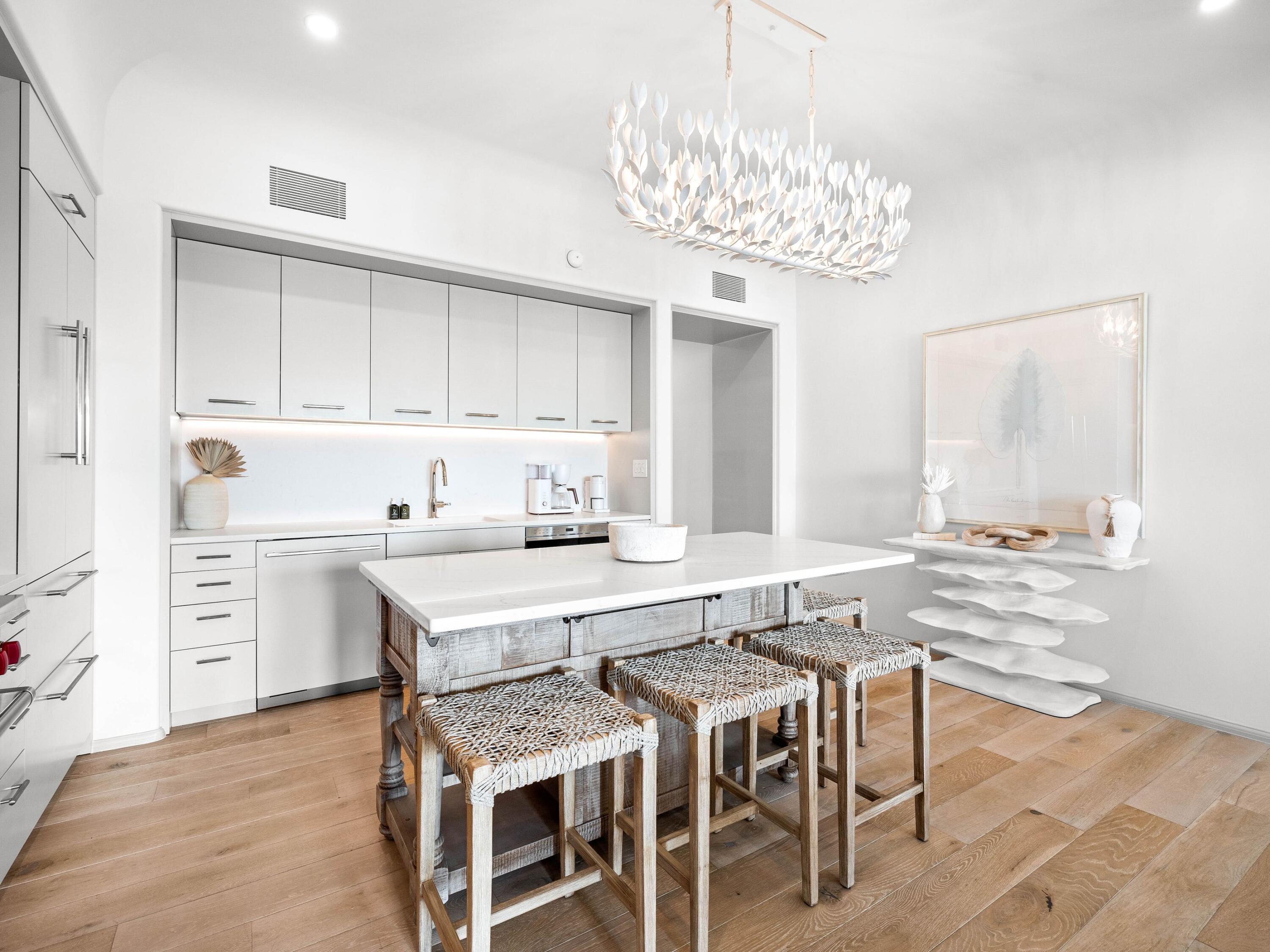 45 W Solaire Way 206