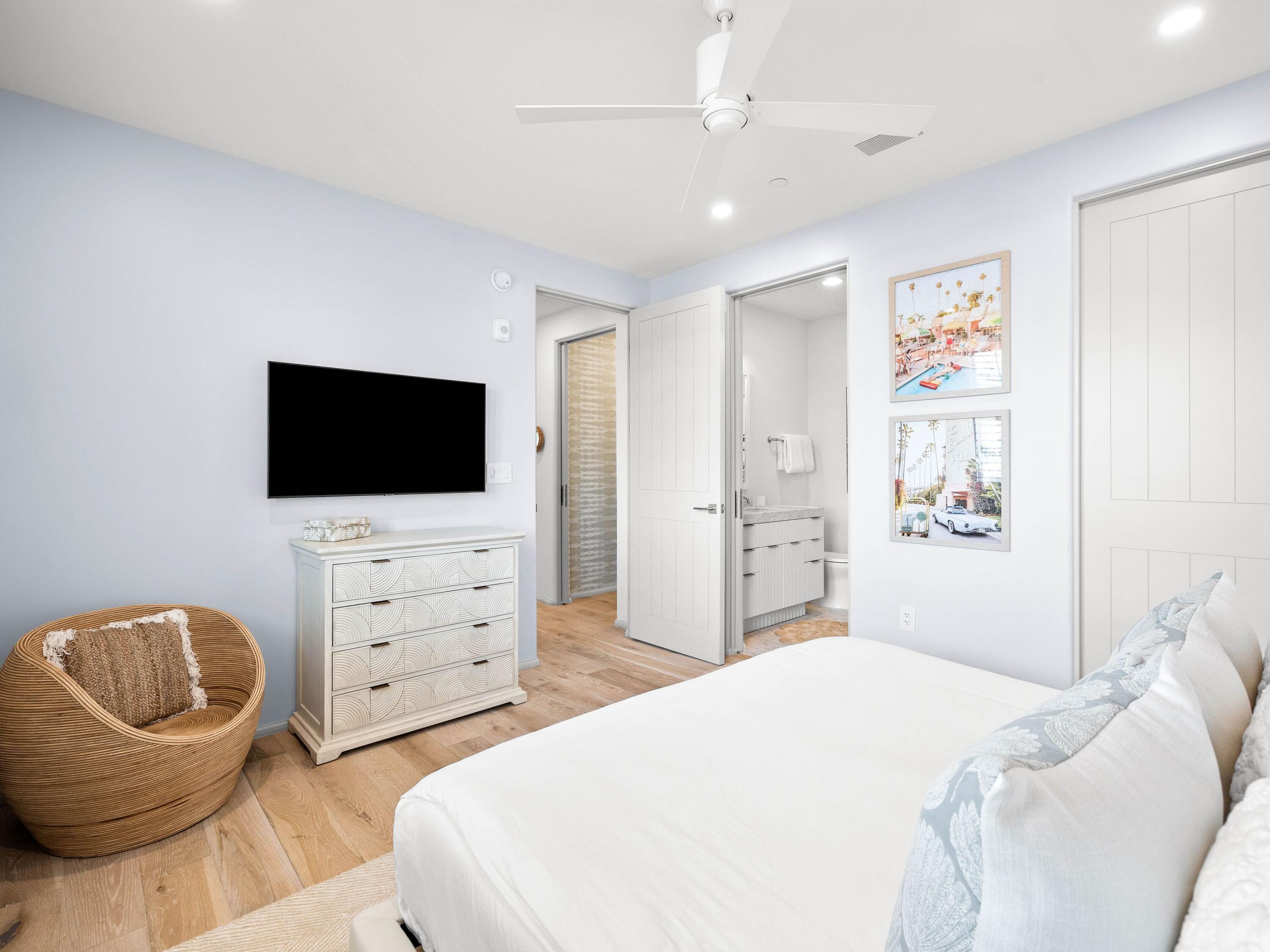 45 W Solaire Way 206