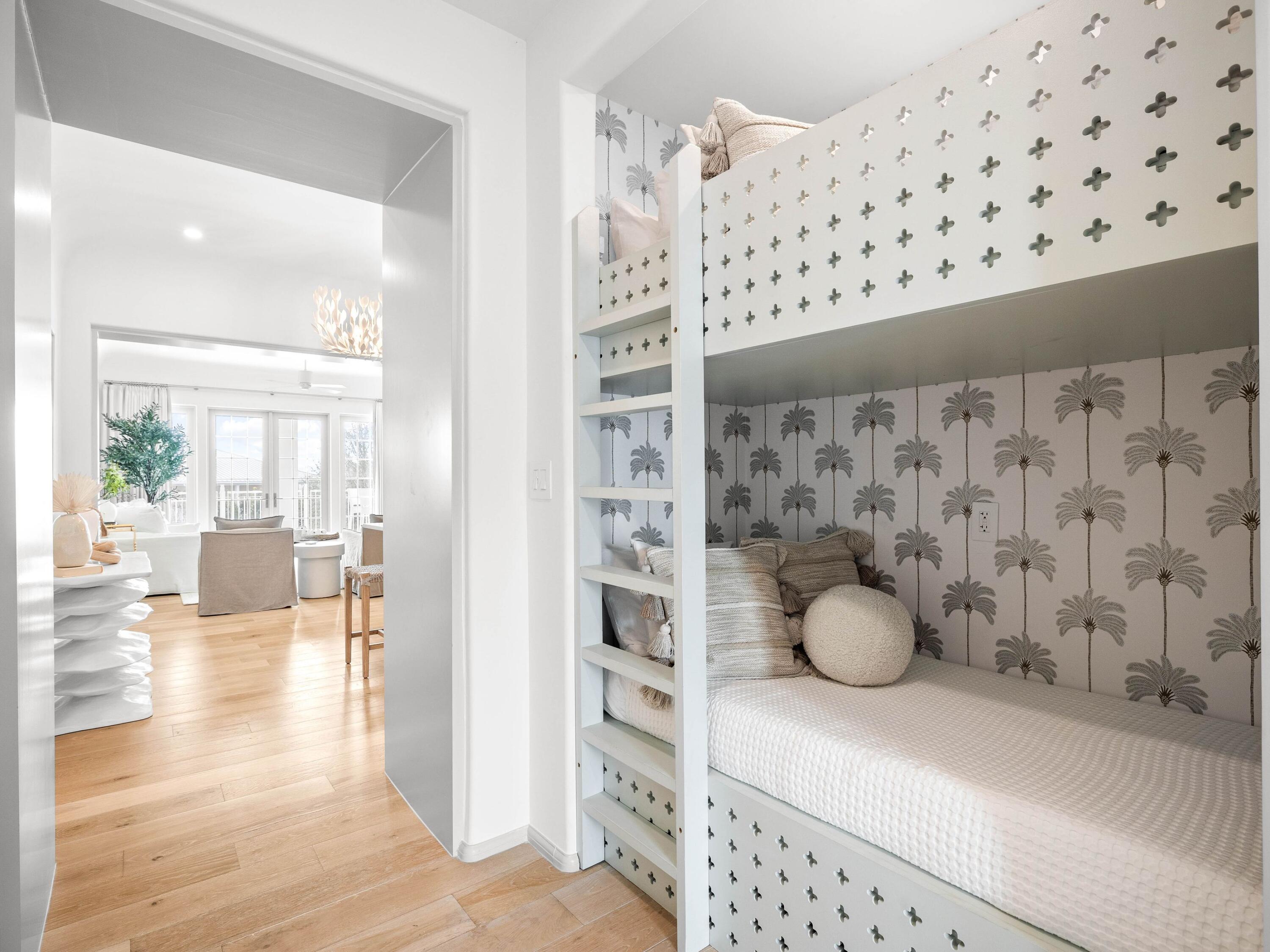 45 W Solaire Way 206