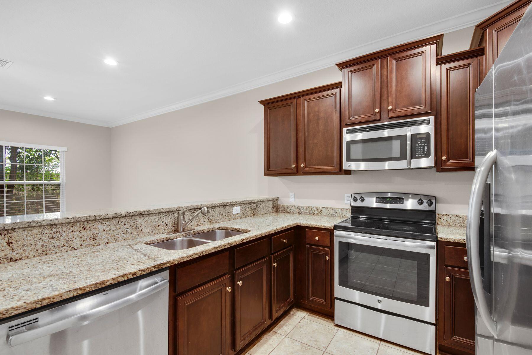 17 W Shady Oaks Lane UNIT C