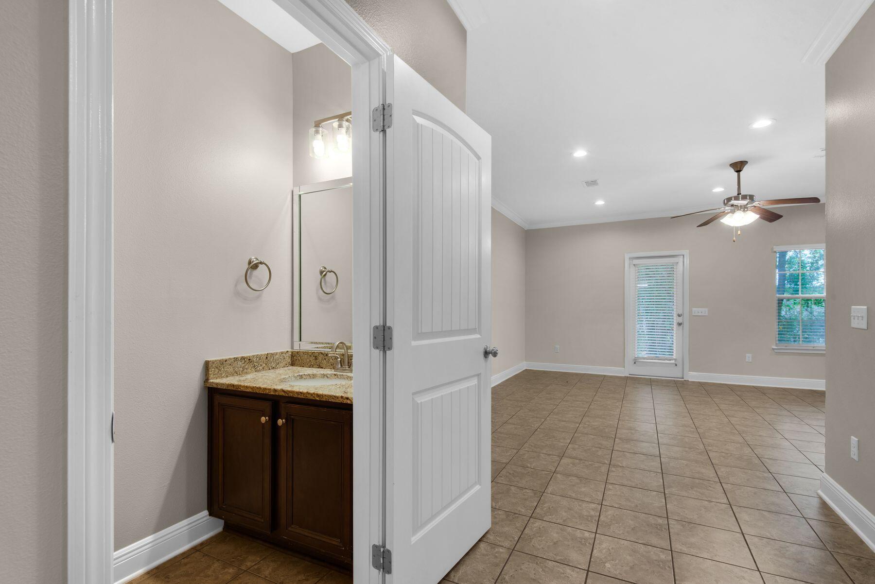 17 W Shady Oaks Lane UNIT C