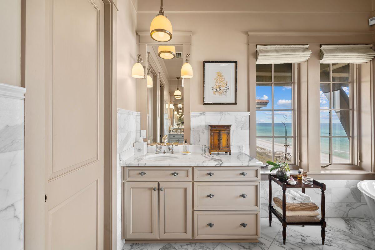 131 W St. Lucia Lane