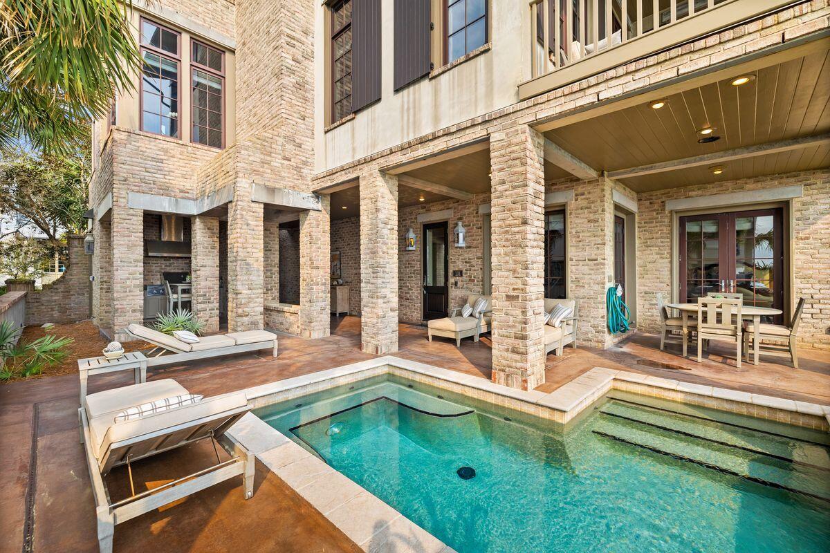 131 W St. Lucia Lane