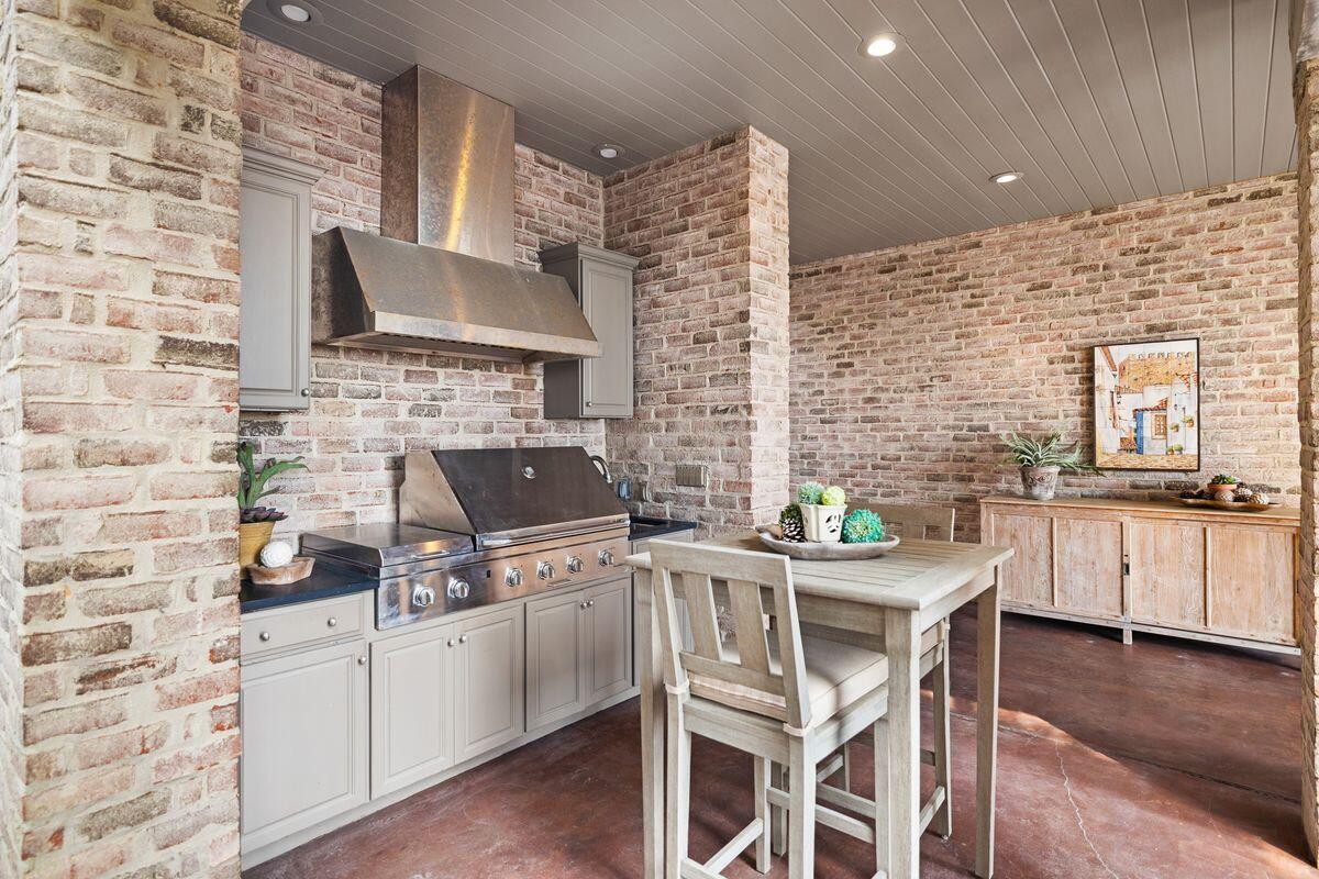 131 W St. Lucia Lane