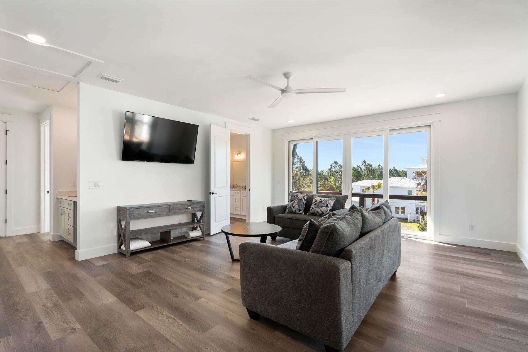 17 Breezeway Boulevard