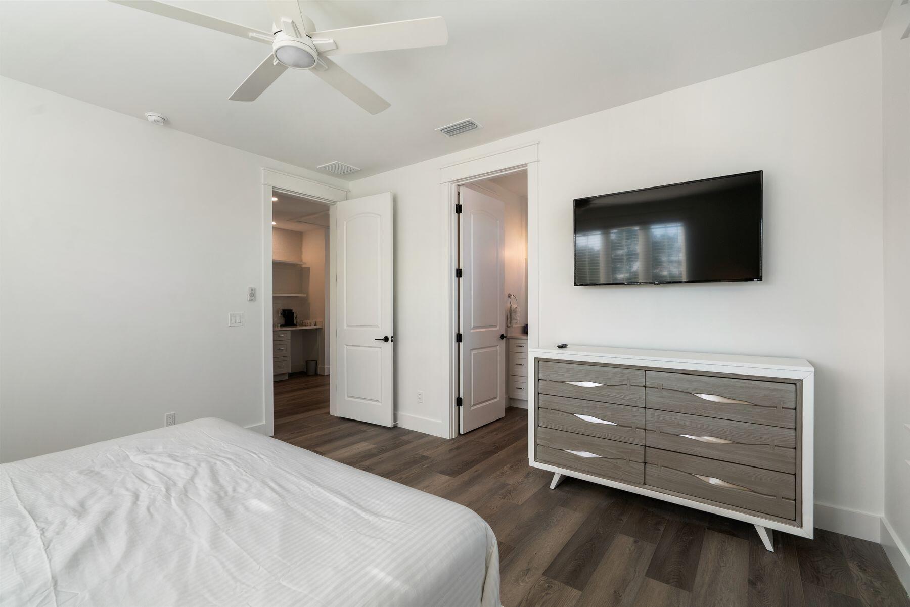 17 Breezeway Boulevard