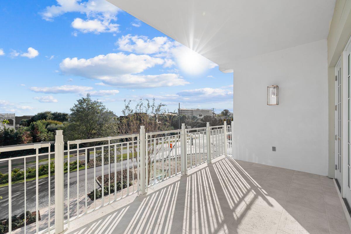 45 W Solaire Way, 208