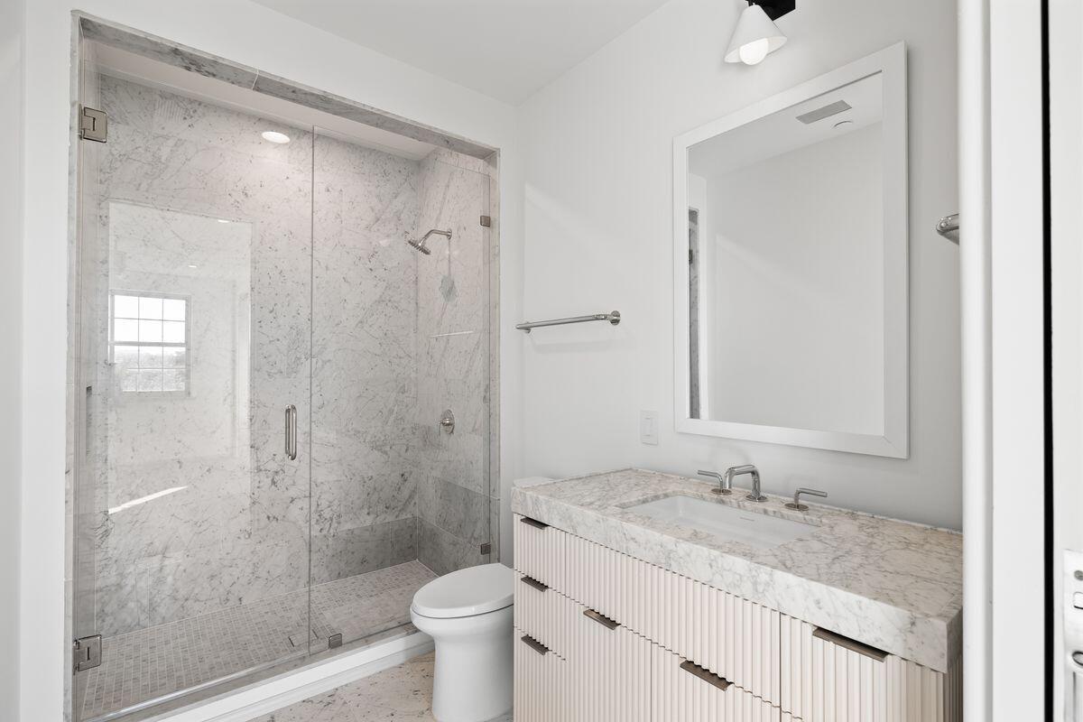 45 W Solaire Way, 208