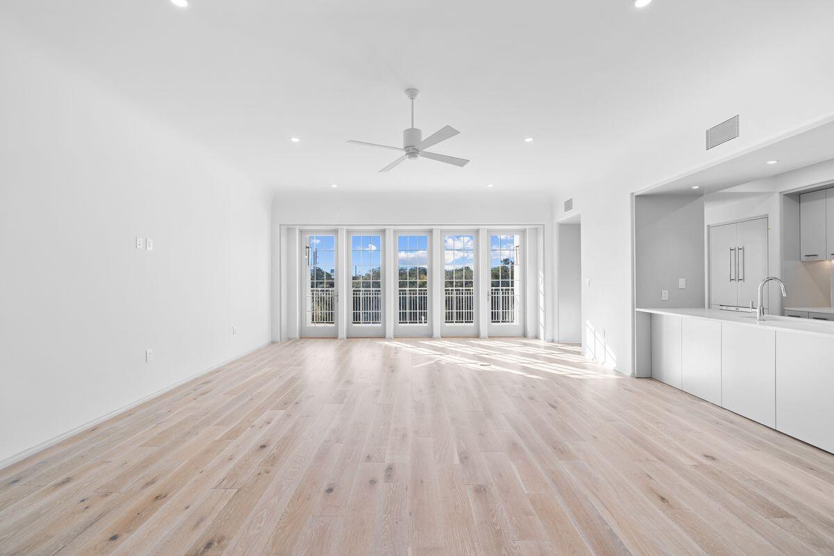 45 W Solaire Way, 208