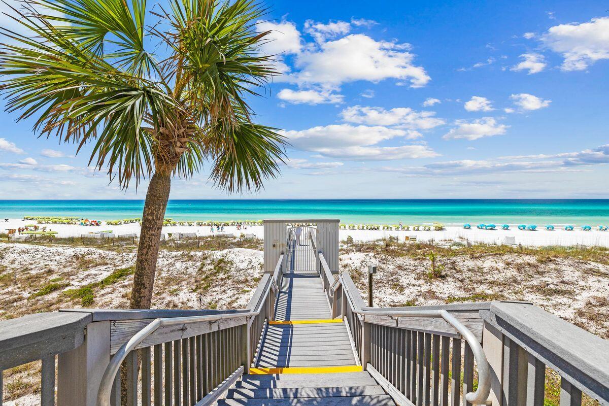 520 Grand Villas Drive, 520