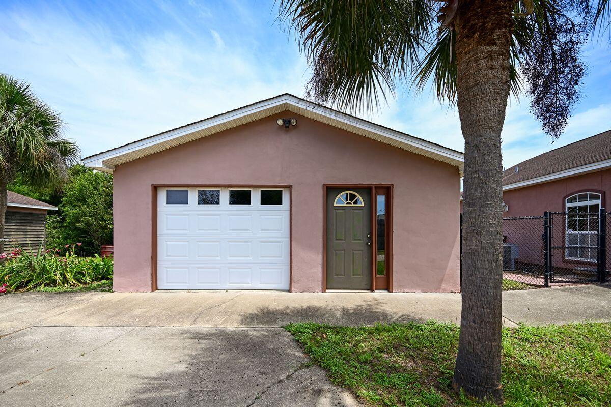 22618 Lakeview Drive