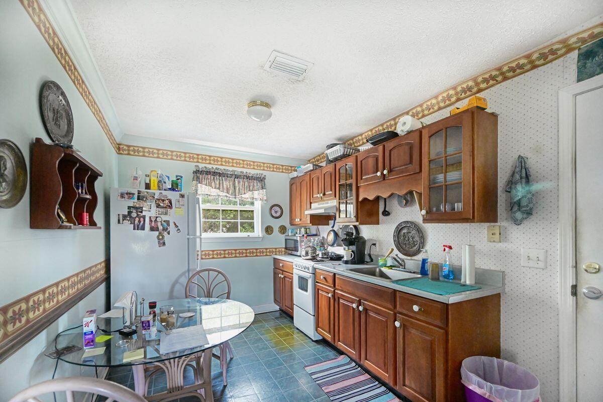 22618 Lakeview Drive