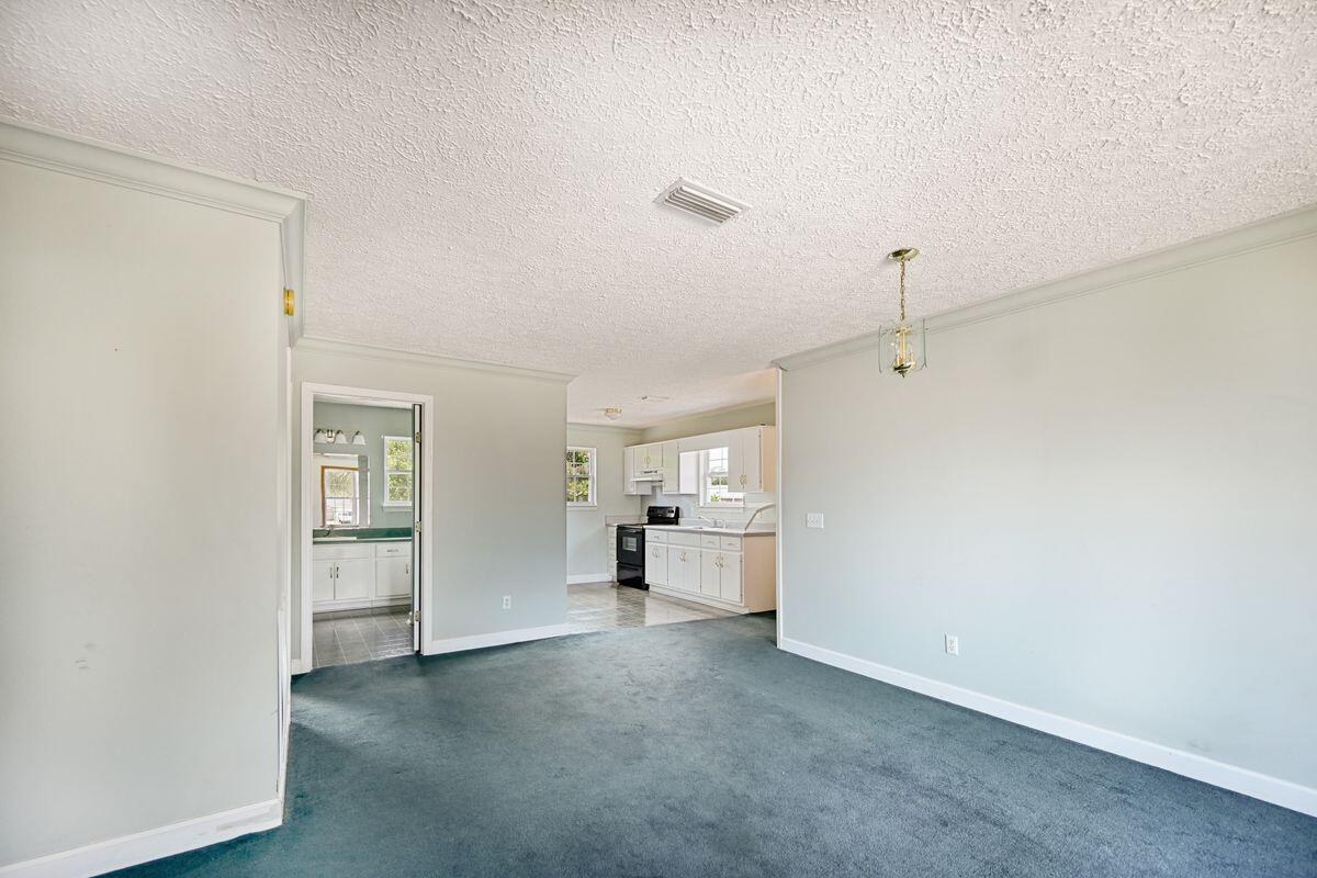 22618 Lakeview Drive