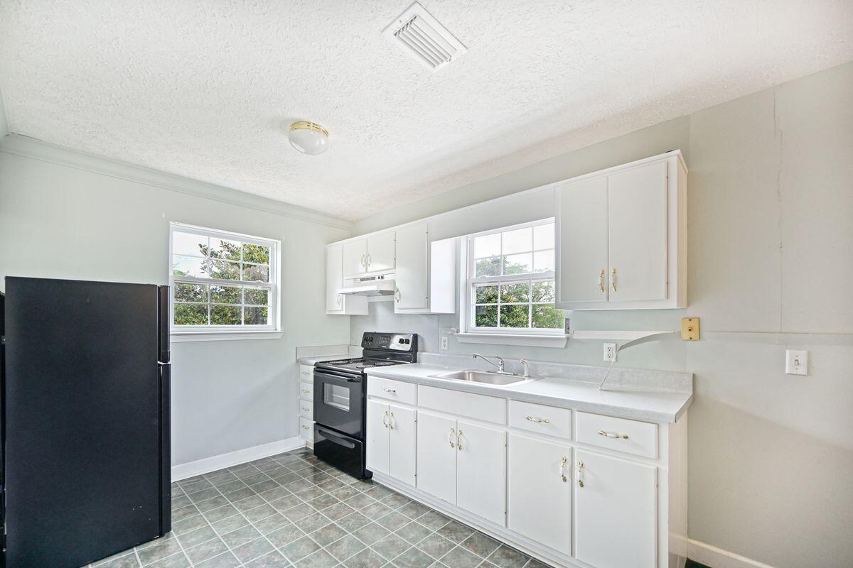 22618 Lakeview Drive