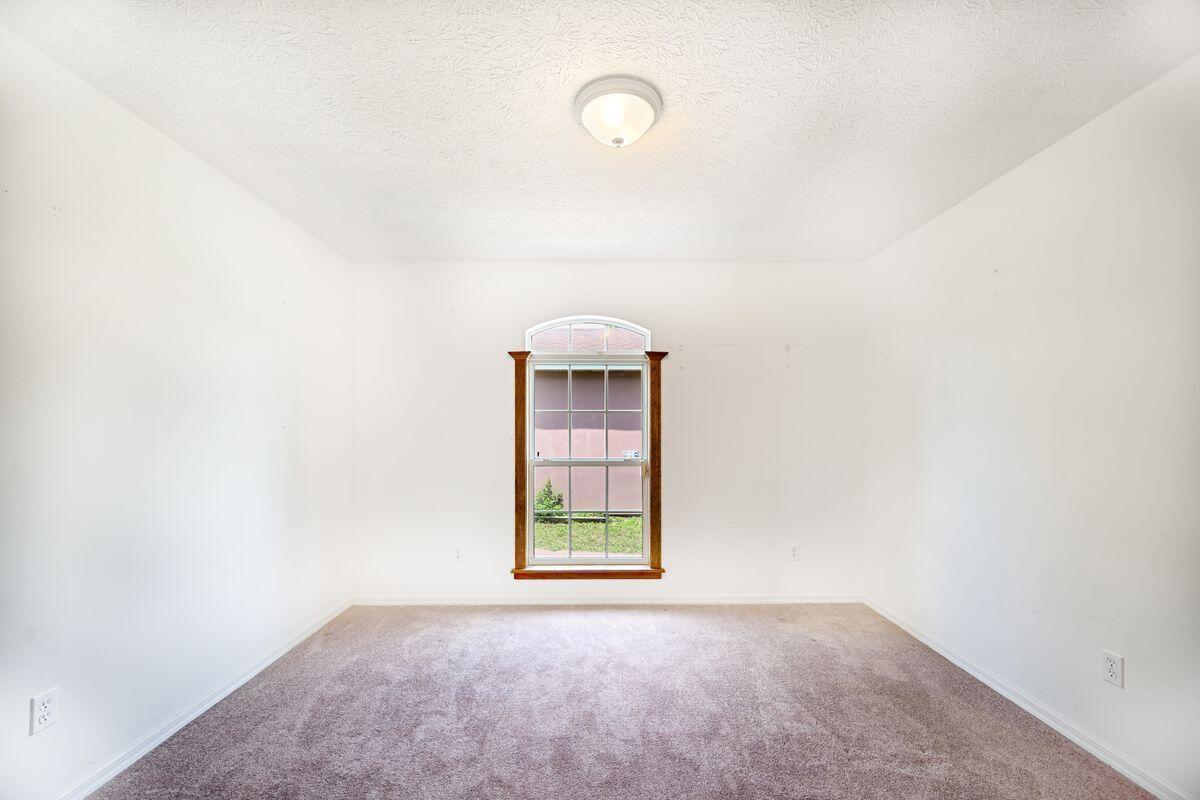 22618 Lakeview Drive