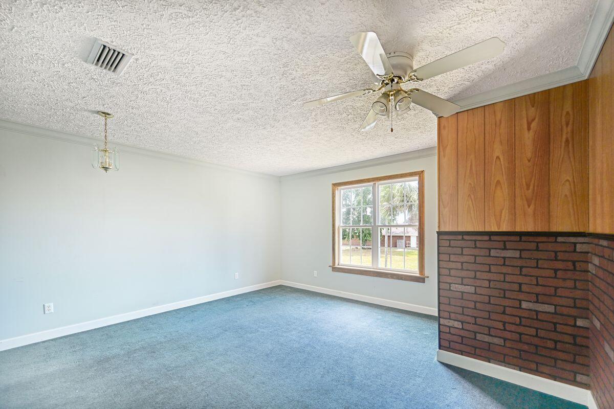 22618 Lakeview Drive