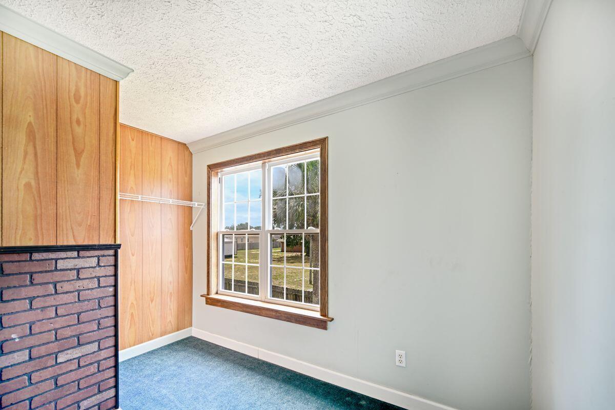 22618 Lakeview Drive