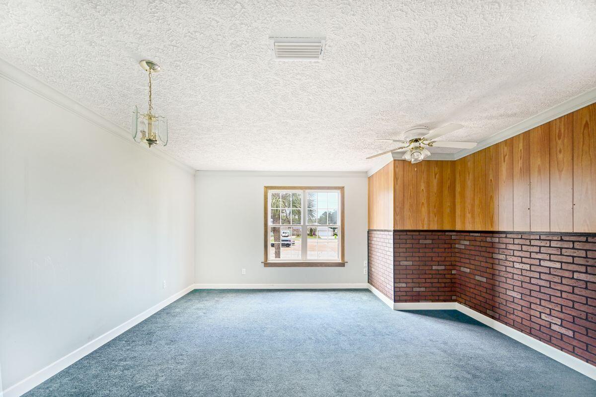 22618 Lakeview Drive