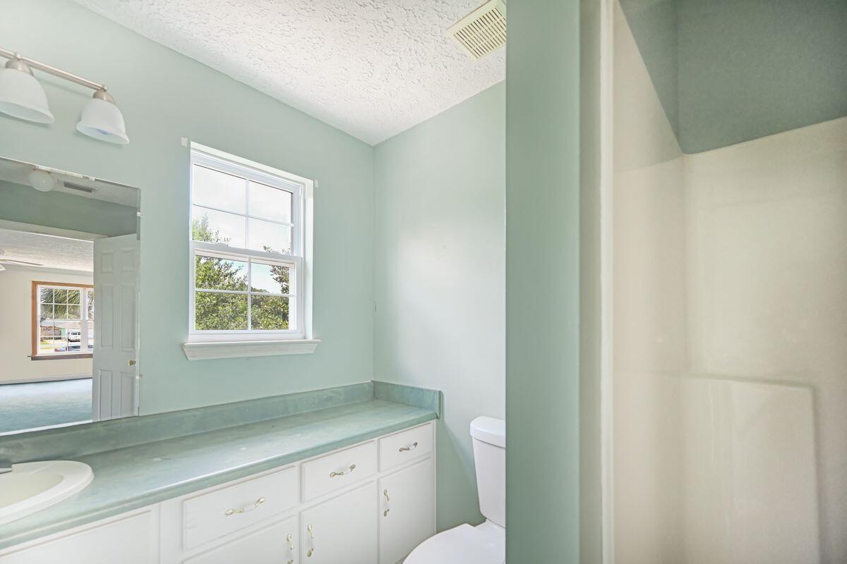 22618 Lakeview Drive